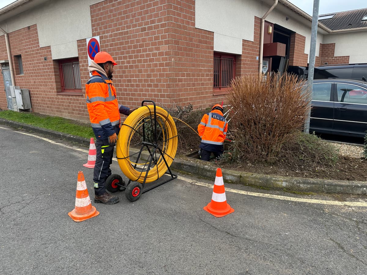 Technicien FTTH en intervention